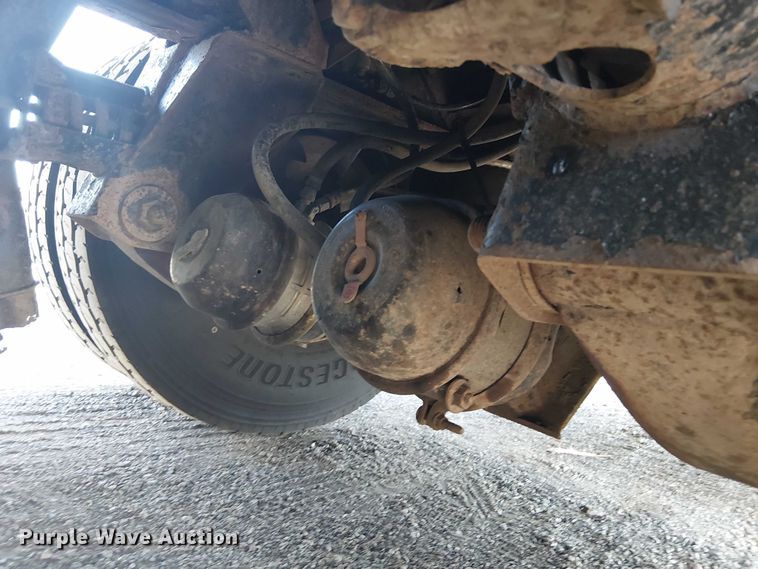 image for item EG8253 2002 Western Star 4900 crane truck