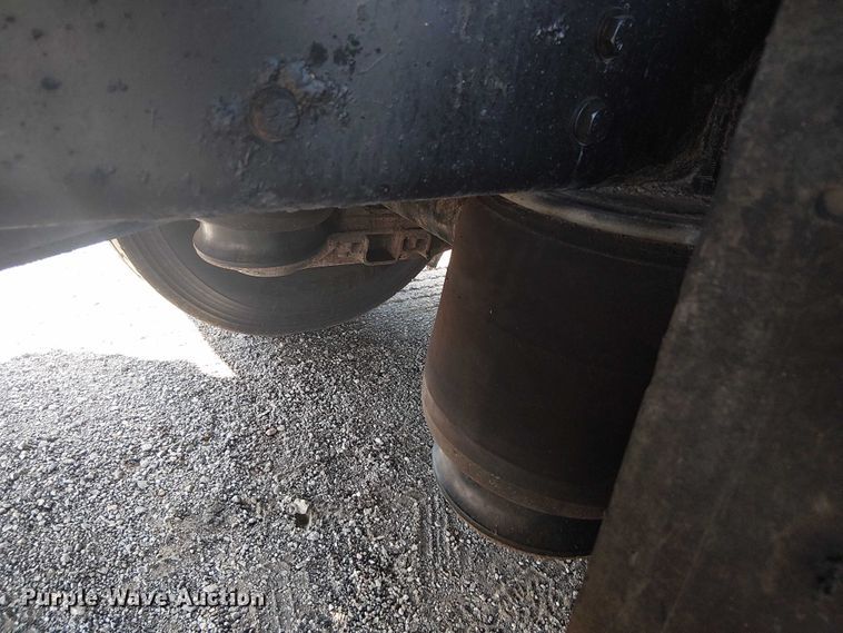 image for item EG8253 2002 Western Star 4900 crane truck