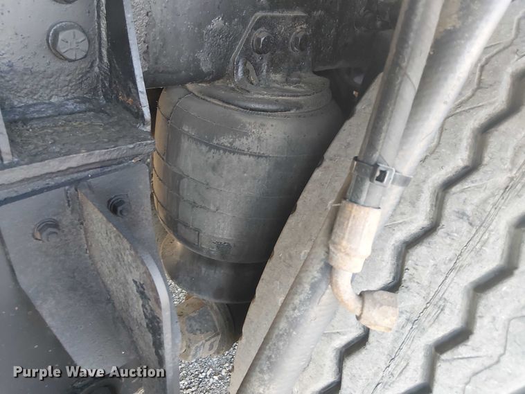 image for item EG8253 2002 Western Star 4900 crane truck