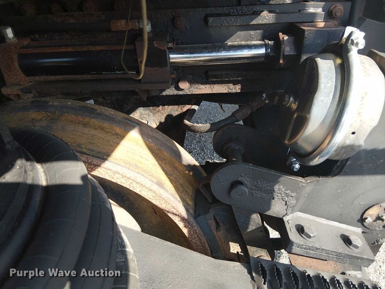 image for item EG8253 2002 Western Star 4900 crane truck