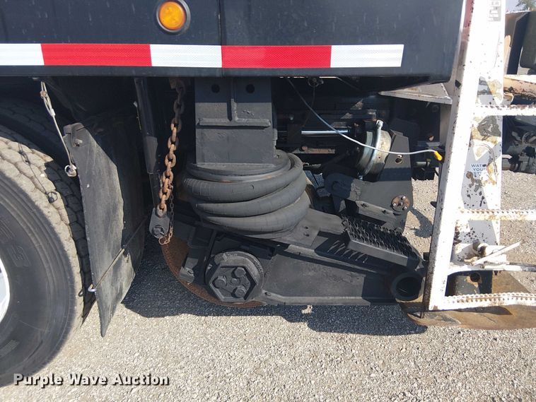 image for item EG8253 2002 Western Star 4900 crane truck