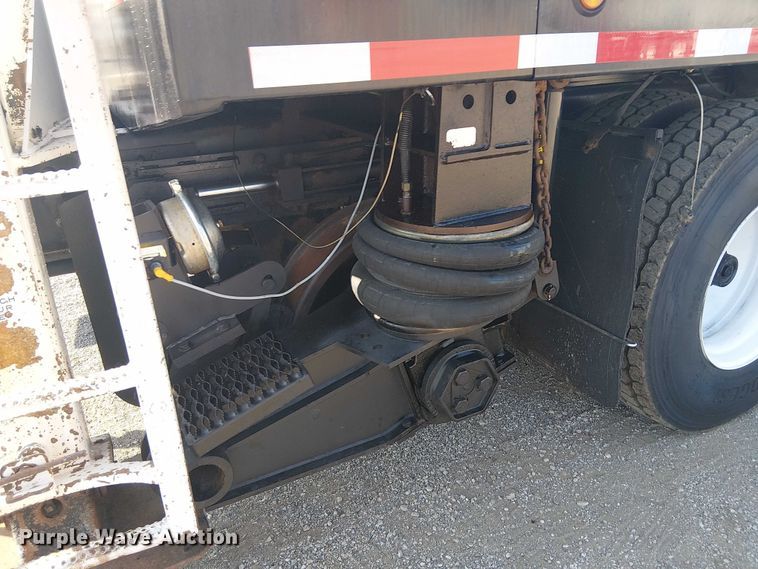 image for item EG8253 2002 Western Star 4900 crane truck