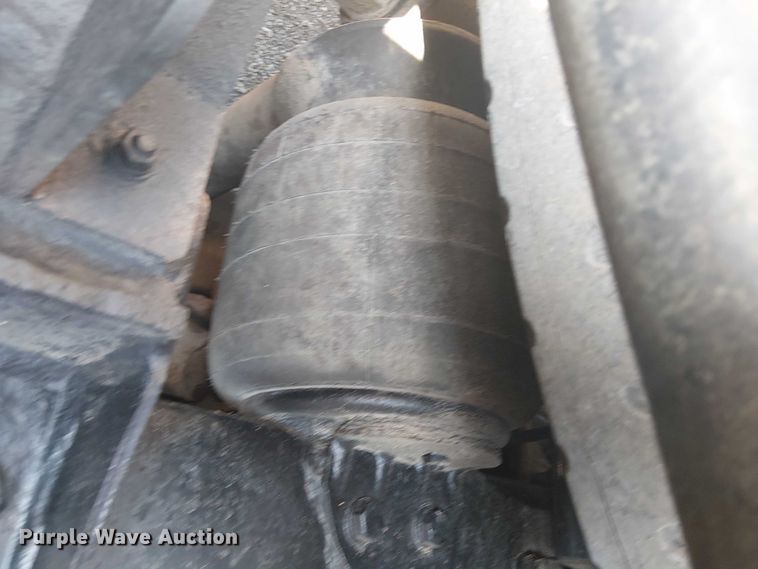 image for item EG8253 2002 Western Star 4900 crane truck