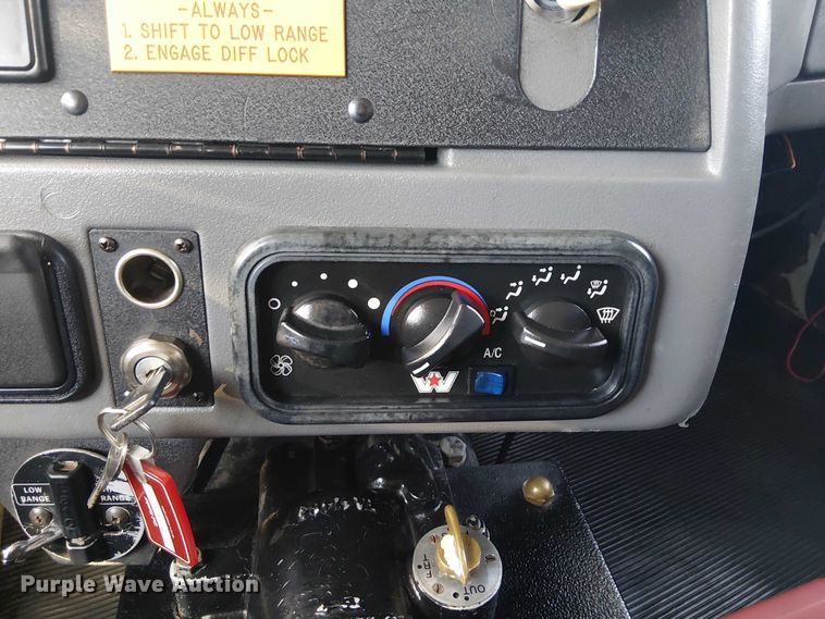 image for item EG8253 2002 Western Star 4900 crane truck