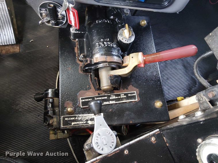 image for item EG8253 2002 Western Star 4900 crane truck