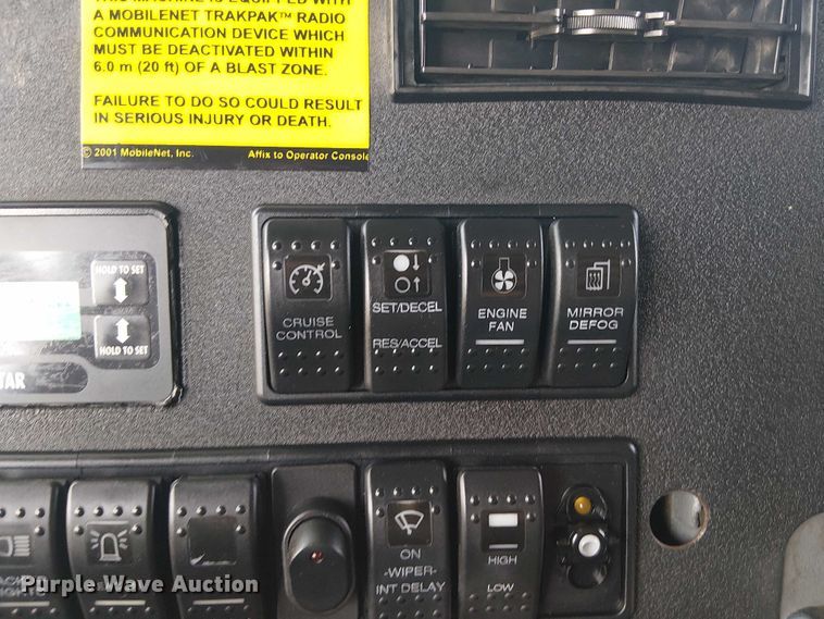 image for item EG8253 2002 Western Star 4900 crane truck