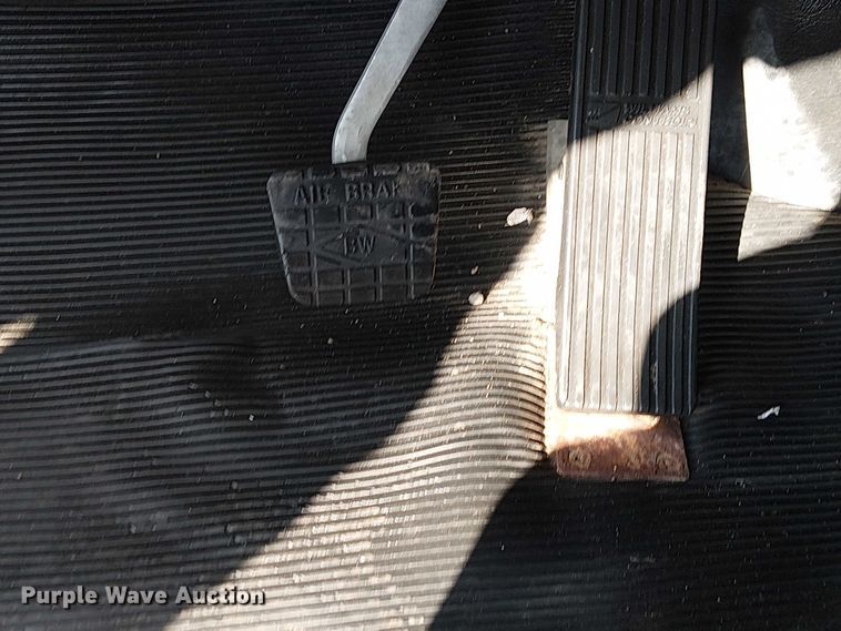 image for item EG8253 2002 Western Star 4900 crane truck