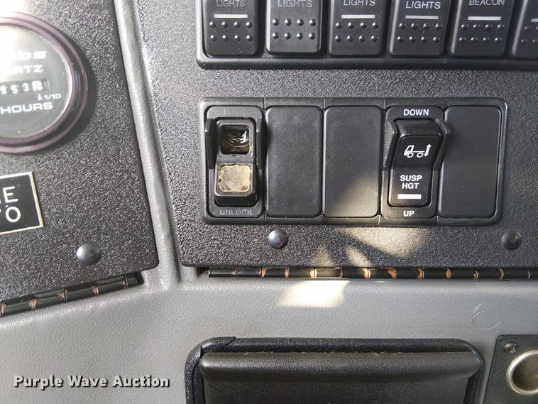 image for item EG8253 2002 Western Star 4900 crane truck