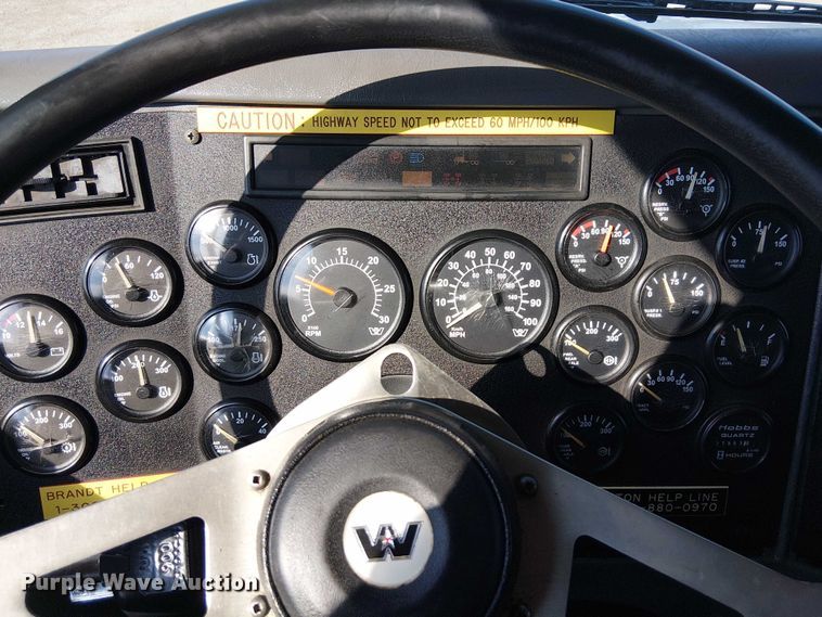 image for item EG8253 2002 Western Star 4900 crane truck