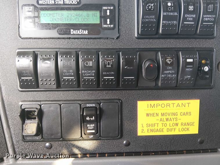 image for item EG8253 2002 Western Star 4900 crane truck