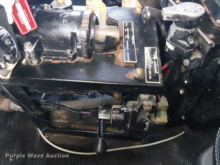 image for item EG8253 2002 Western Star 4900 crane truck