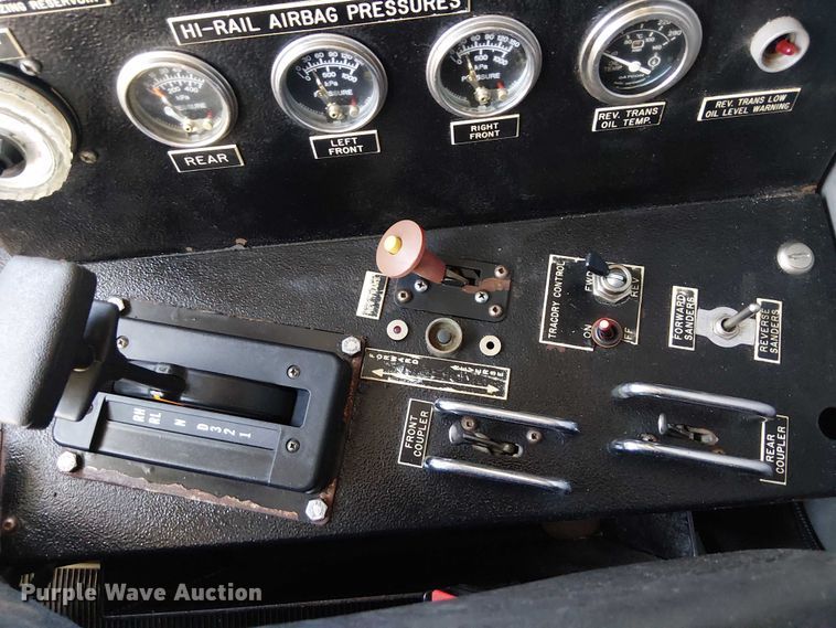 image for item EG8253 2002 Western Star 4900 crane truck