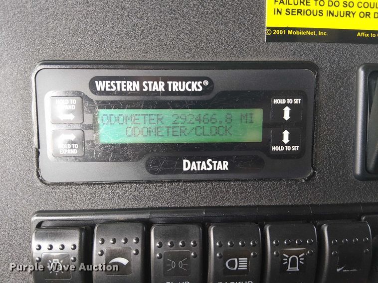 image for item EG8253 2002 Western Star 4900 crane truck