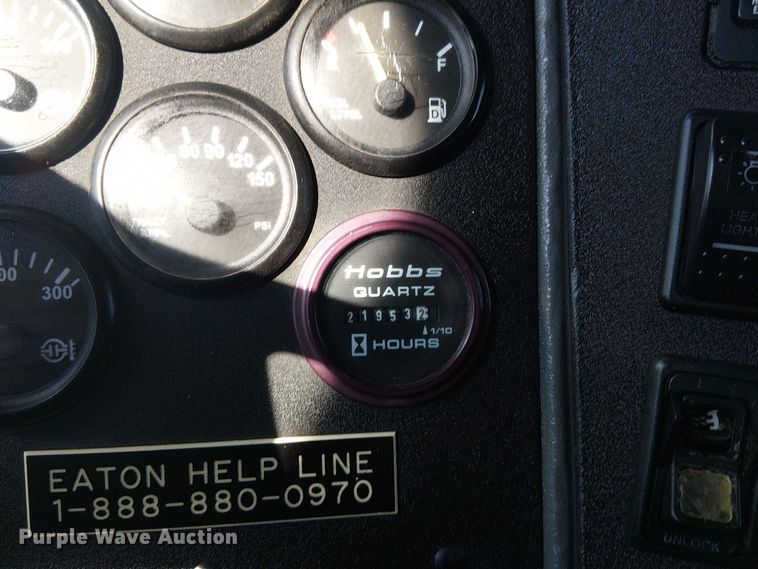 image for item EG8253 2002 Western Star 4900 crane truck