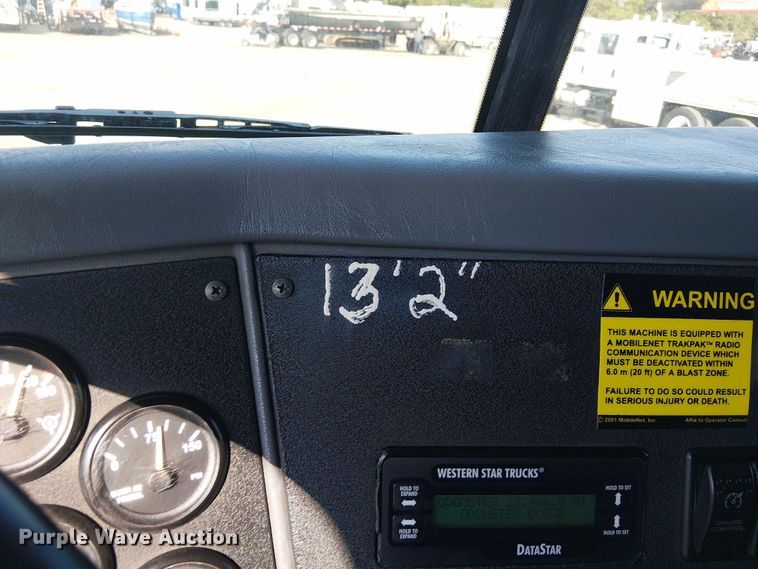 image for item EG8253 2002 Western Star 4900 crane truck