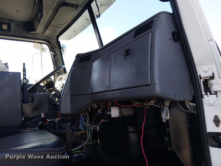 image for item EG8253 2002 Western Star 4900 crane truck