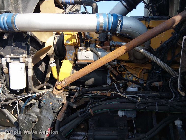 image for item EG8253 2002 Western Star 4900 crane truck