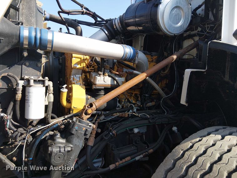 image for item EG8253 2002 Western Star 4900 crane truck