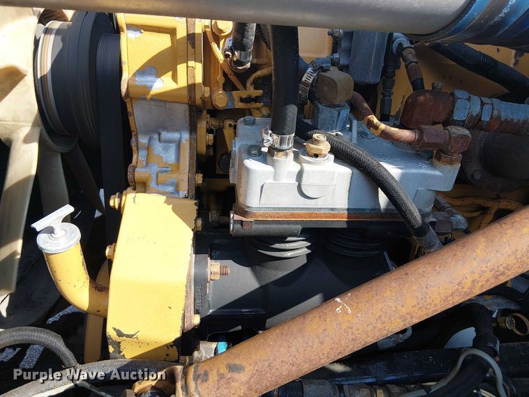 image for item EG8253 2002 Western Star 4900 crane truck