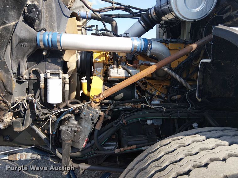 image for item EG8253 2002 Western Star 4900 crane truck