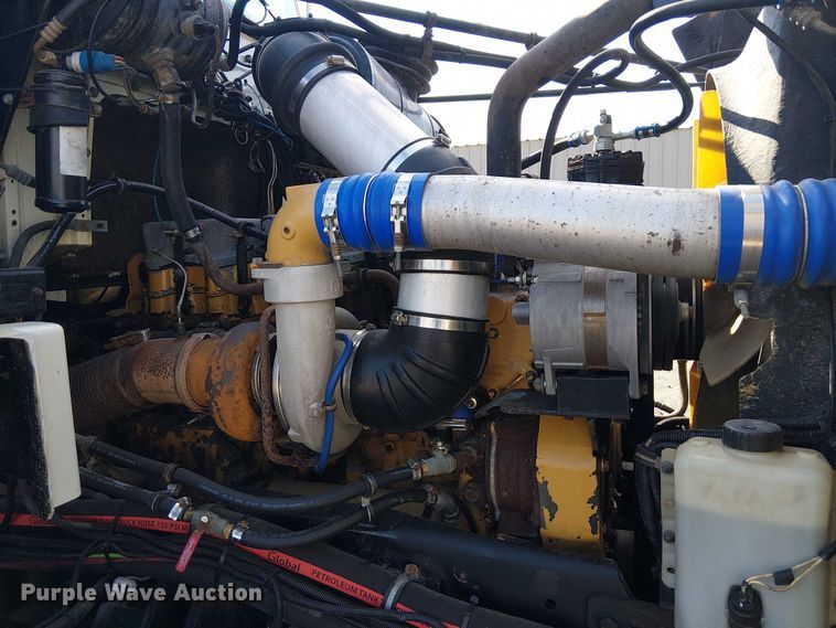 image for item EG8253 2002 Western Star 4900 crane truck