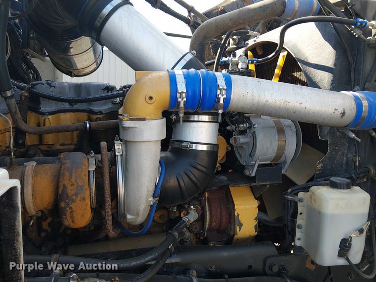 image for item EG8253 2002 Western Star 4900 crane truck