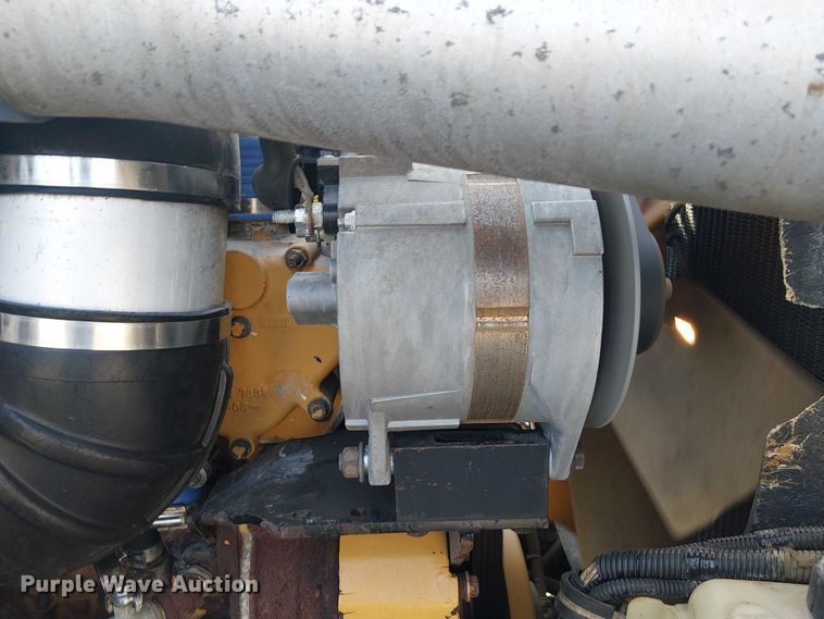 image for item EG8253 2002 Western Star 4900 crane truck