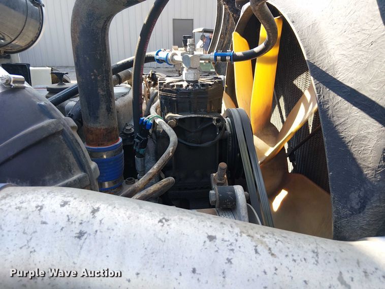 image for item EG8253 2002 Western Star 4900 crane truck