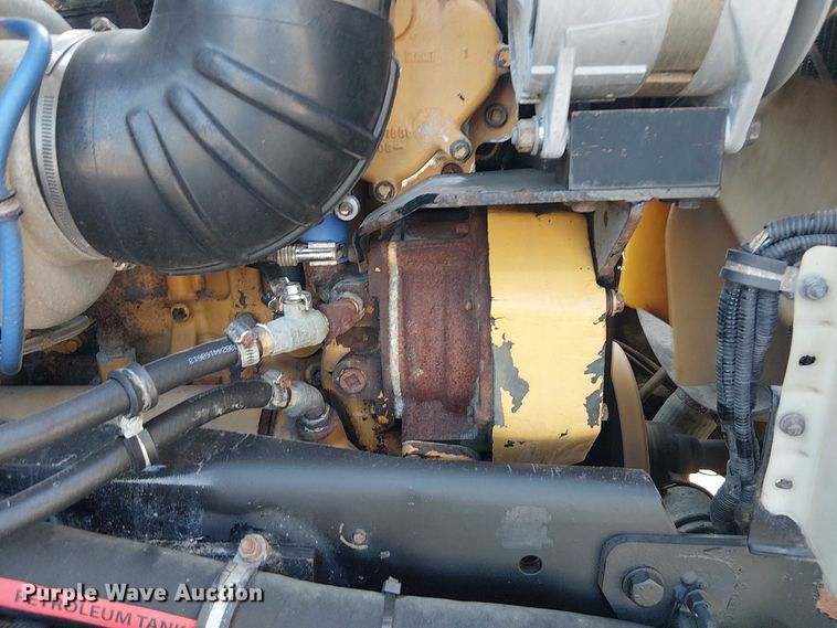 image for item EG8253 2002 Western Star 4900 crane truck