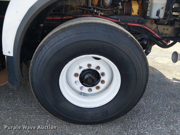 image for item EG8253 2002 Western Star 4900 crane truck