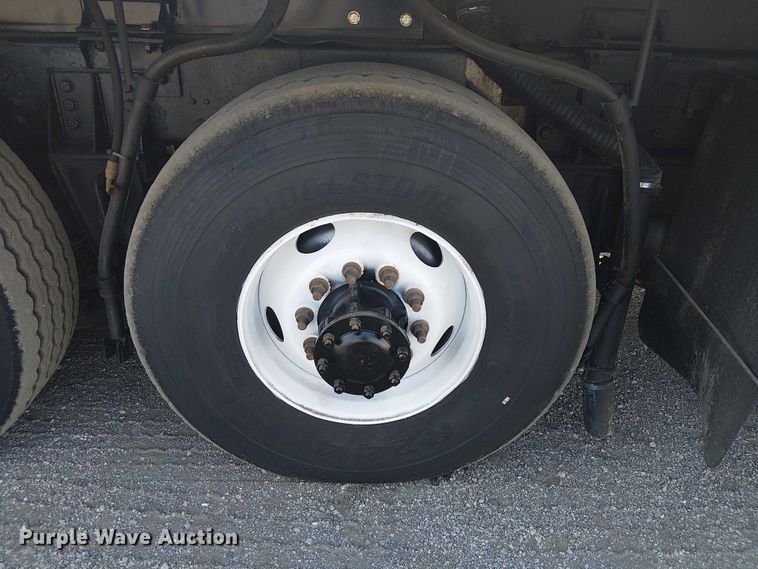 image for item EG8253 2002 Western Star 4900 crane truck