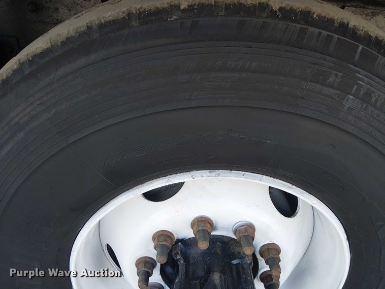 image for item EG8253 2002 Western Star 4900 crane truck