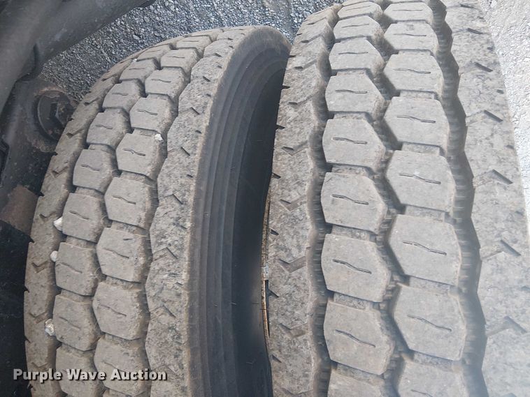 image for item EG8253 2002 Western Star 4900 crane truck