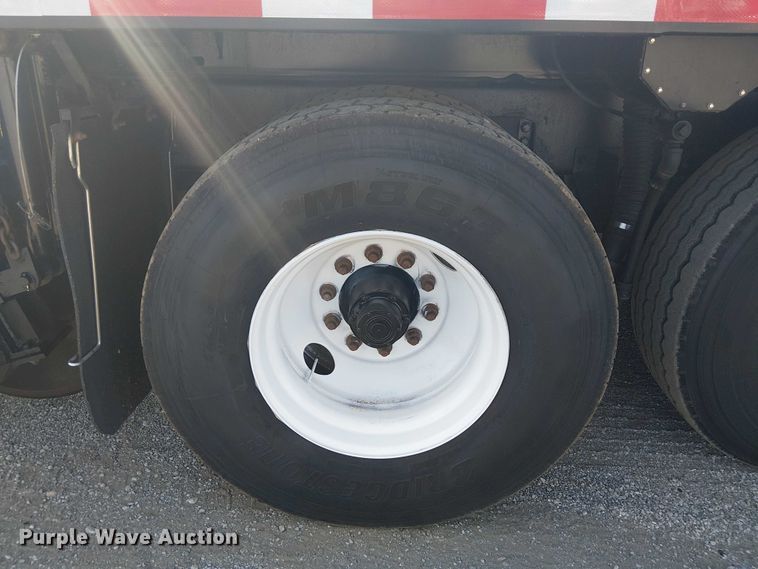 image for item EG8253 2002 Western Star 4900 crane truck