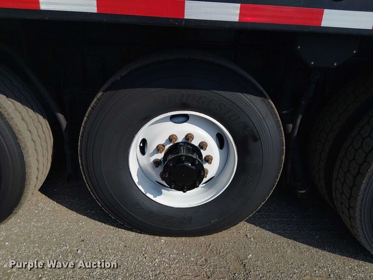 image for item EG8253 2002 Western Star 4900 crane truck