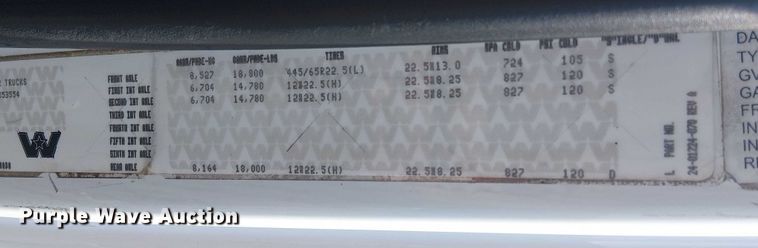 image for item EG8253 2002 Western Star 4900 crane truck