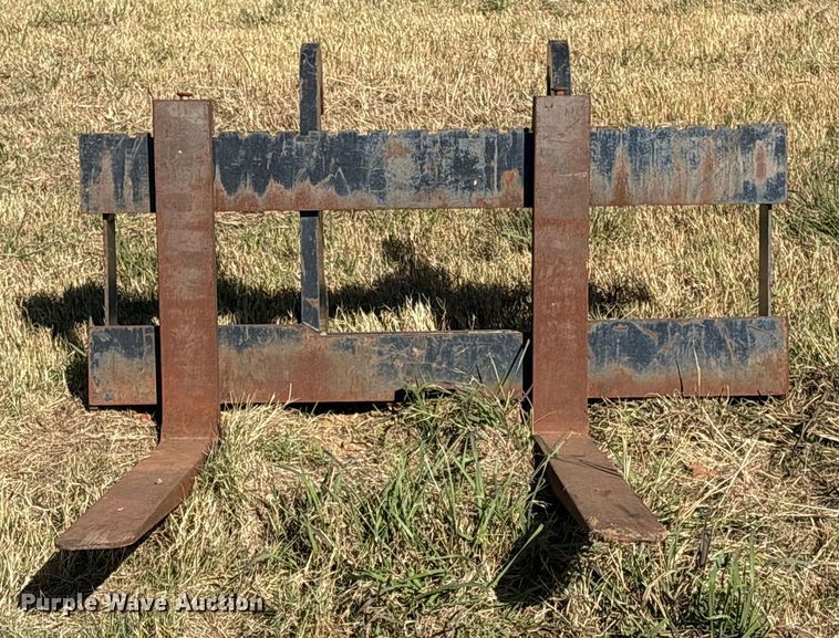 image for item EG8268 4' L loader forks