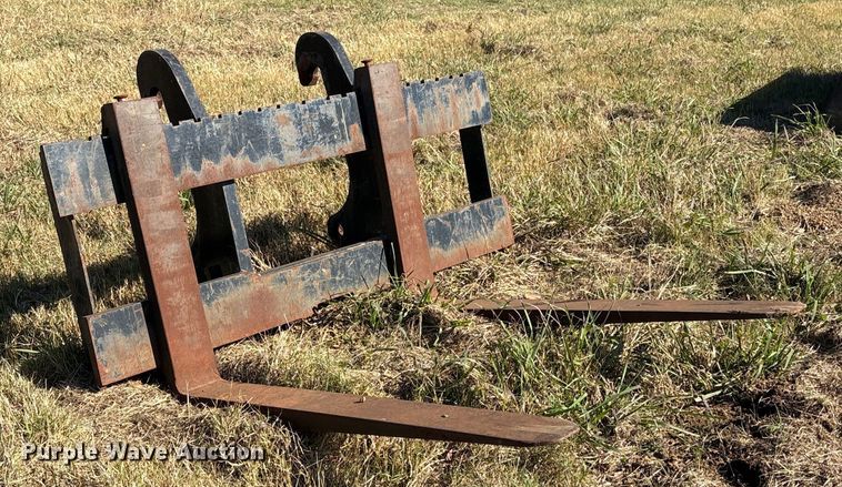 image for item EG8268 4' L loader forks