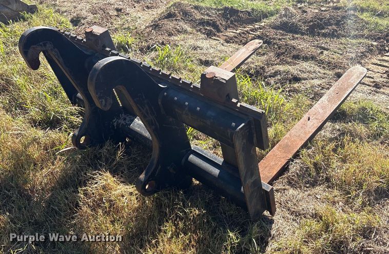 image for item EG8268 4' L loader forks