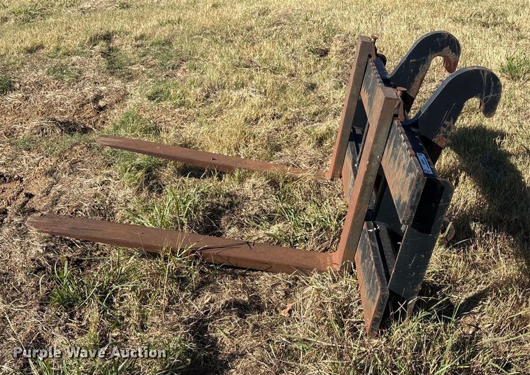 image for item EG8268 4' L loader forks