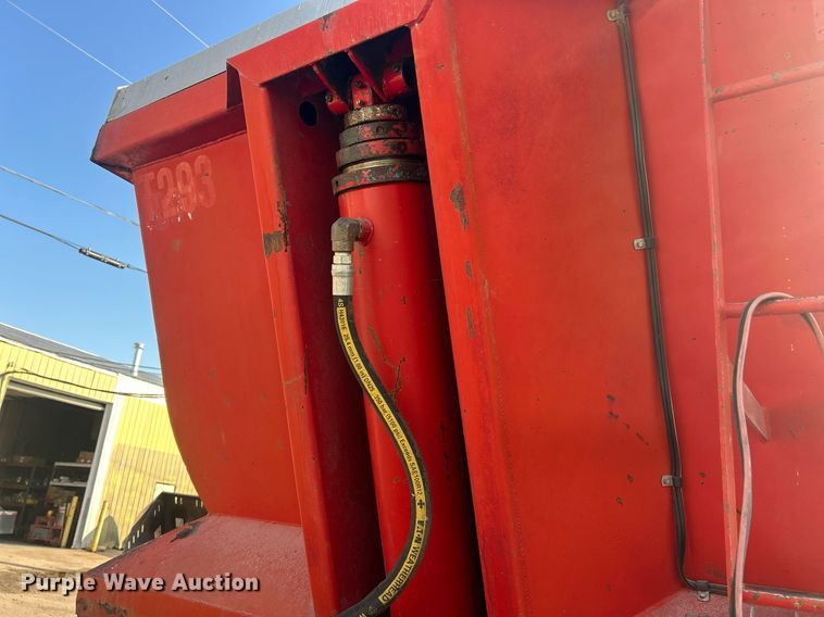 image for item EK8167 1989 Hilbilt 22-27 MAT.HD end dump trailer