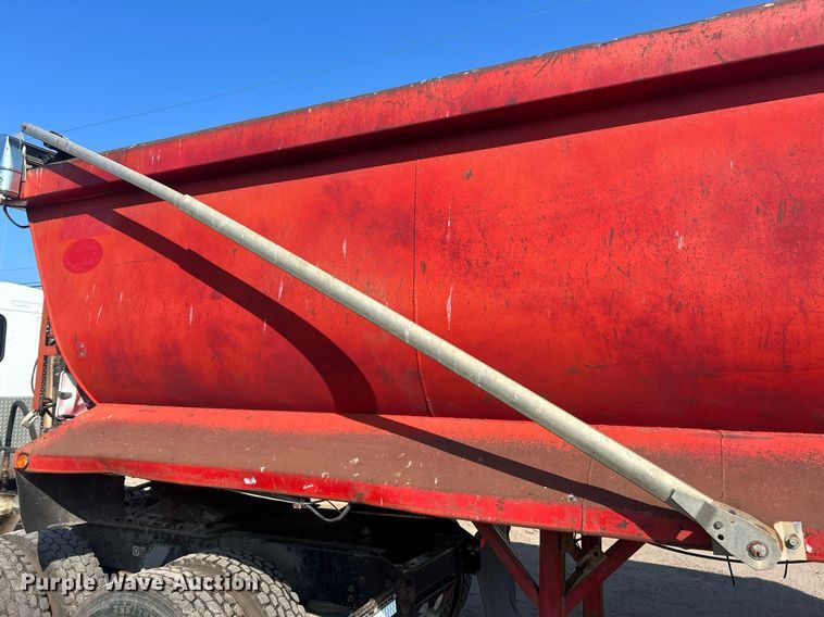 image for item EK8167 1989 Hilbilt 22-27 MAT.HD end dump trailer