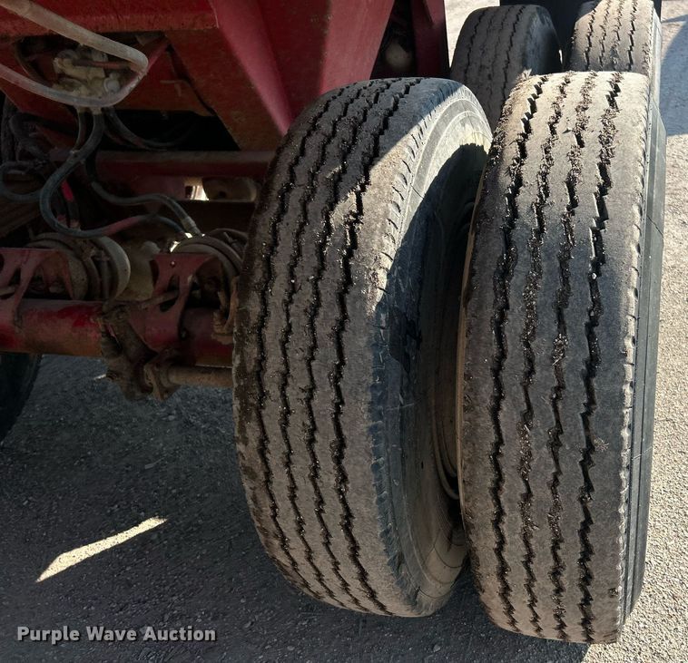 image for item EK8167 1989 Hilbilt 22-27 MAT.HD end dump trailer