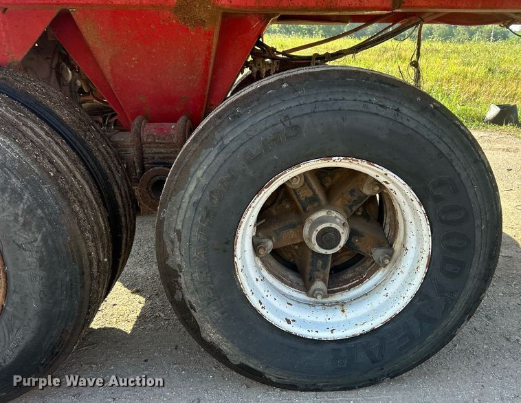 image for item EK8167 1989 Hilbilt 22-27 MAT.HD end dump trailer