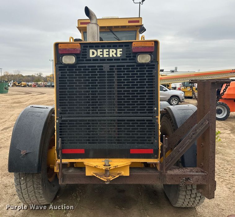 image for item EL0085 2000 John Deere 770CH motor grader