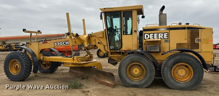 image for item EL0085 2000 John Deere 770CH motor grader