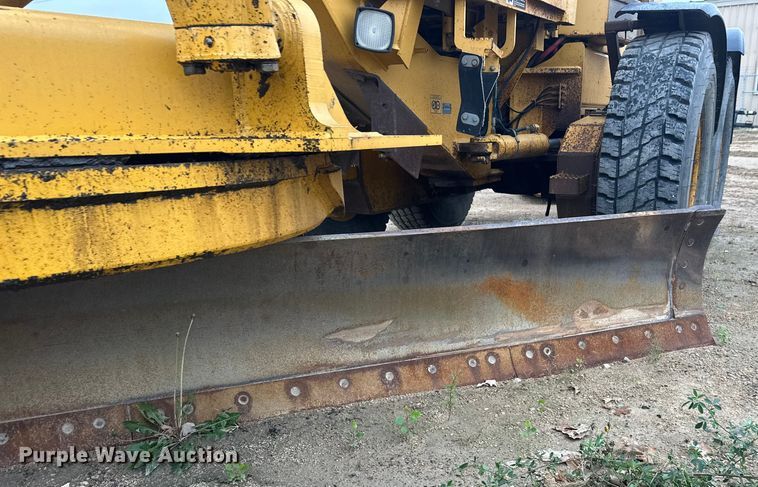 image for item EL0085 2000 John Deere 770CH motor grader