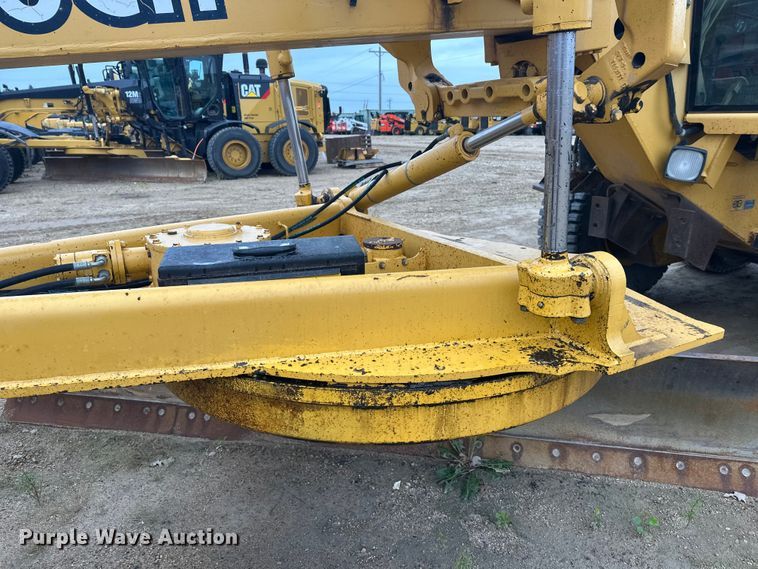 image for item EL0085 2000 John Deere 770CH motor grader