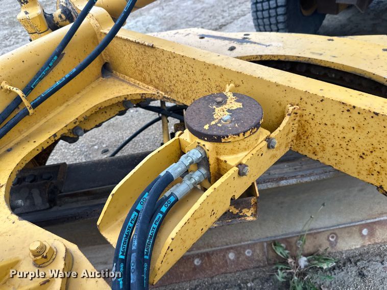 image for item EL0085 2000 John Deere 770CH motor grader