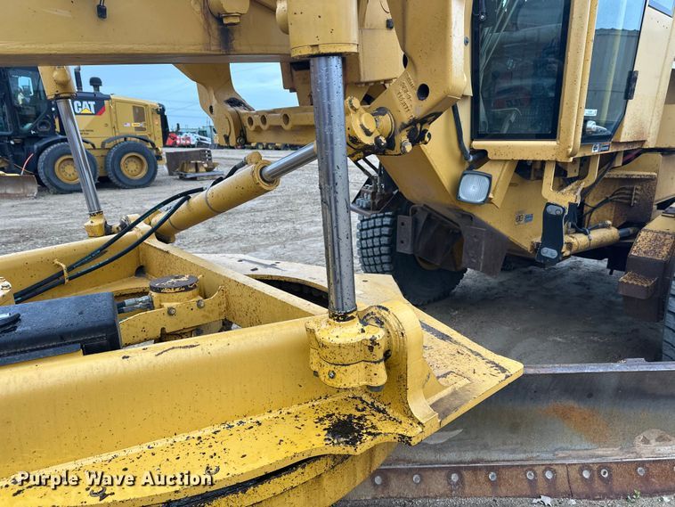 image for item EL0085 2000 John Deere 770CH motor grader